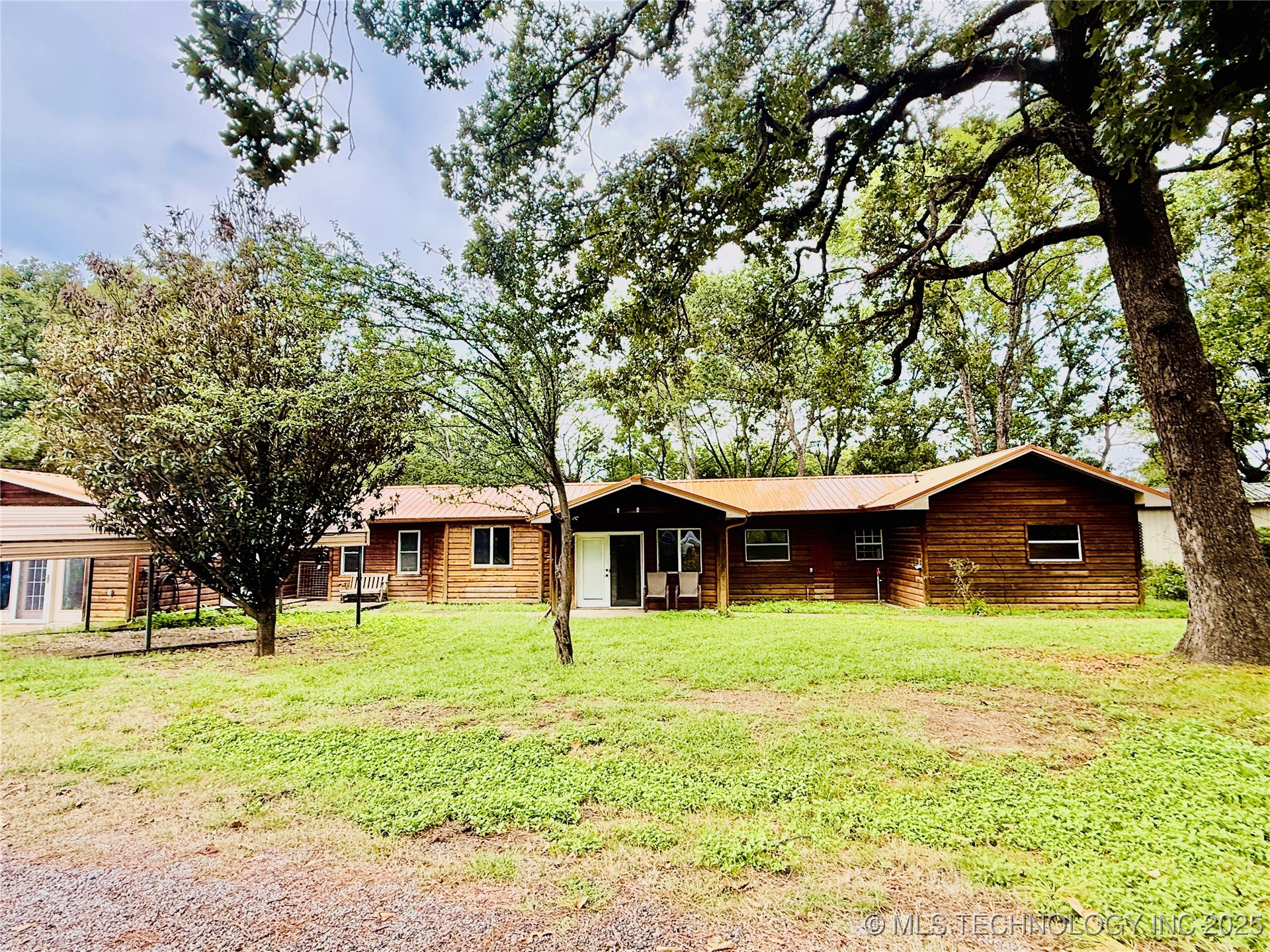 440 Cedar Tree Drive Property Photo 5