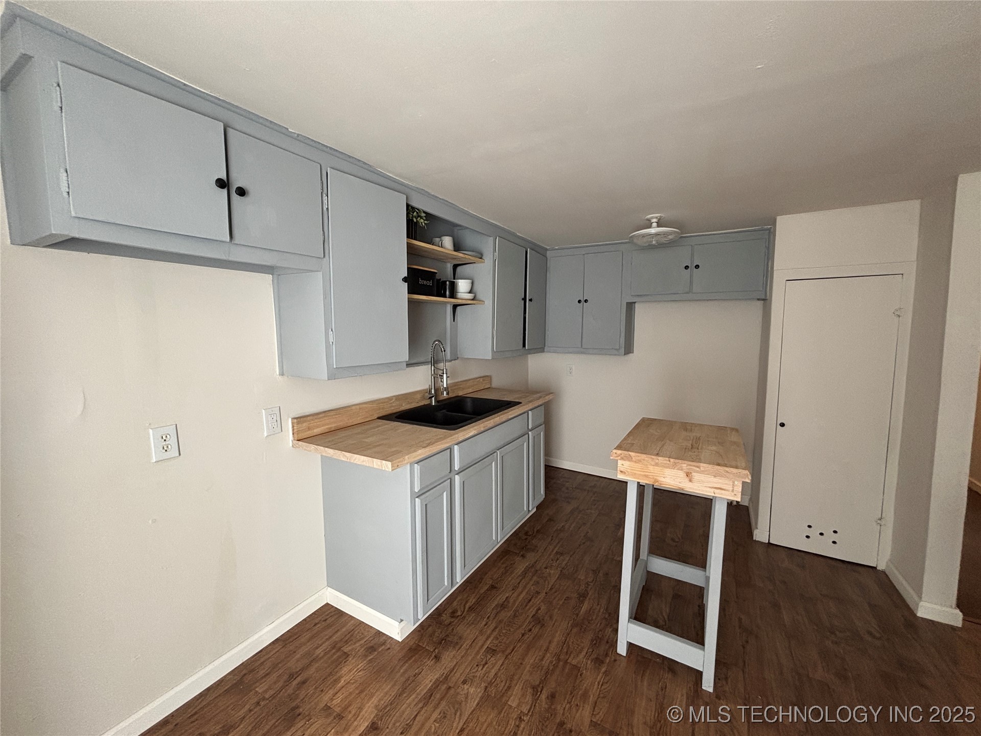 1112 Galveston Street Property Photo 11