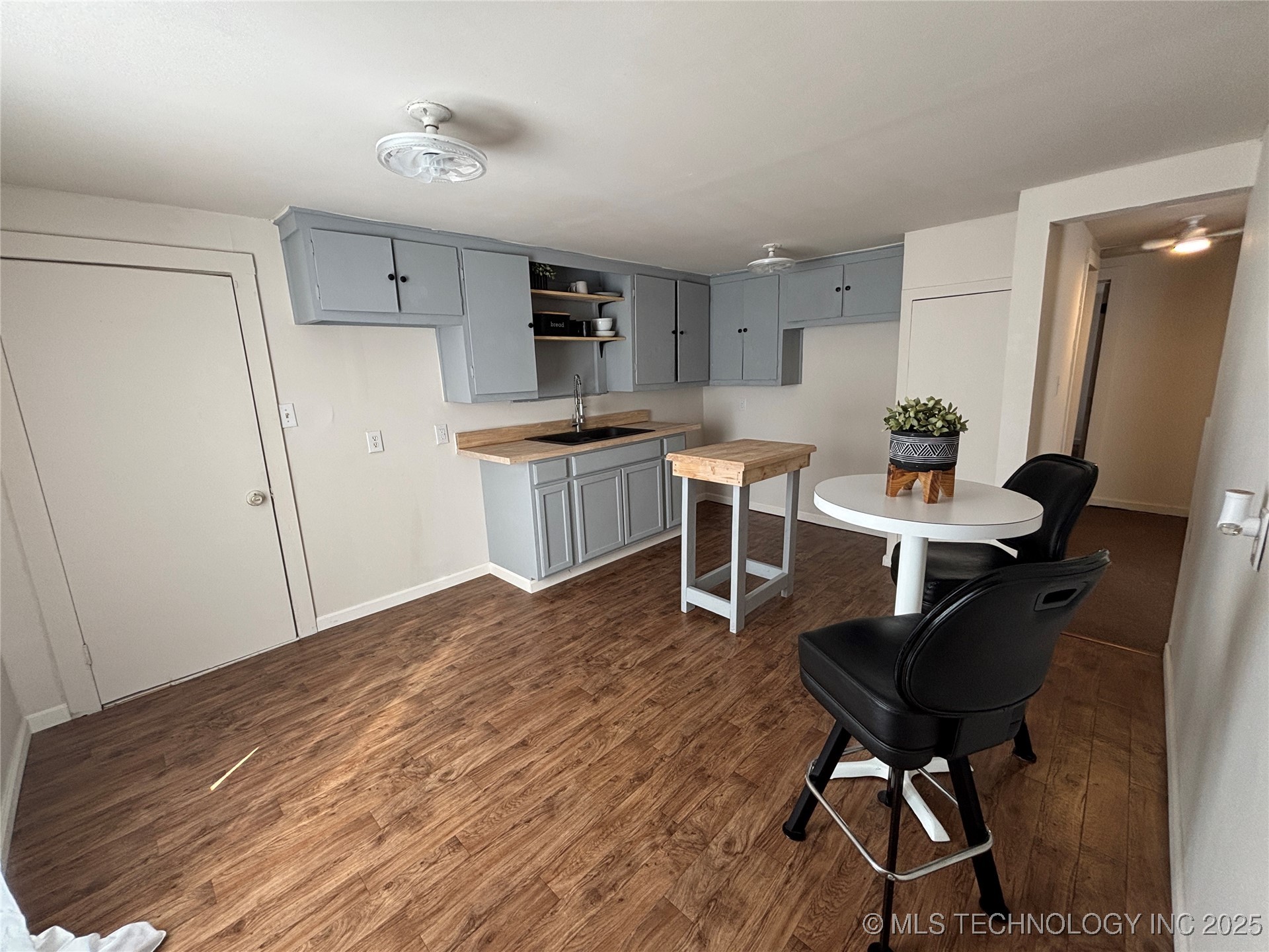 1112 Galveston Street Property Photo 12