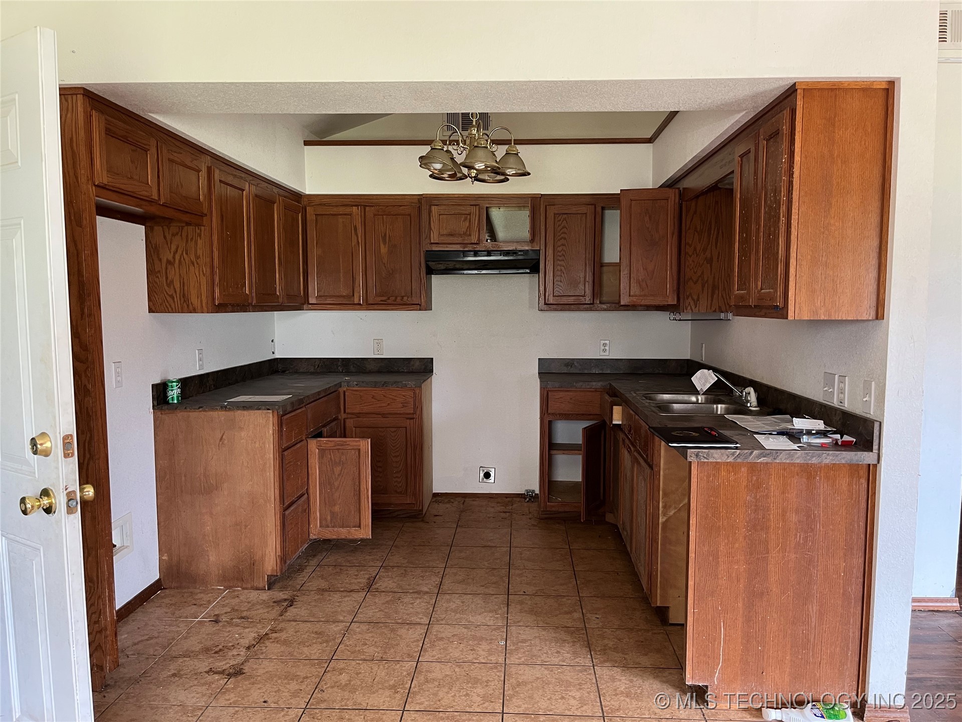 616 W Hickory Avenue Property Photo 4