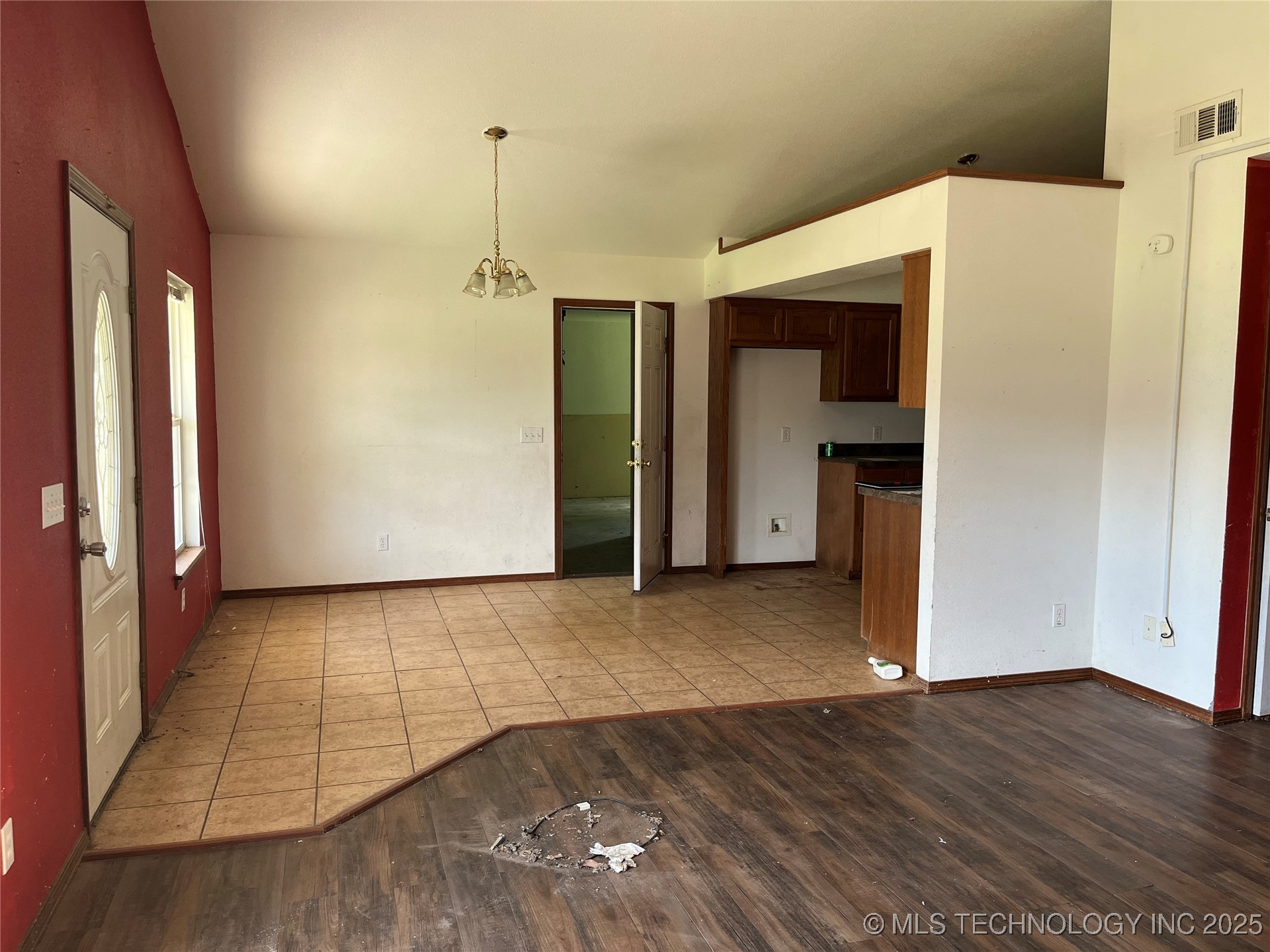 616 W Hickory Avenue Property Photo 5