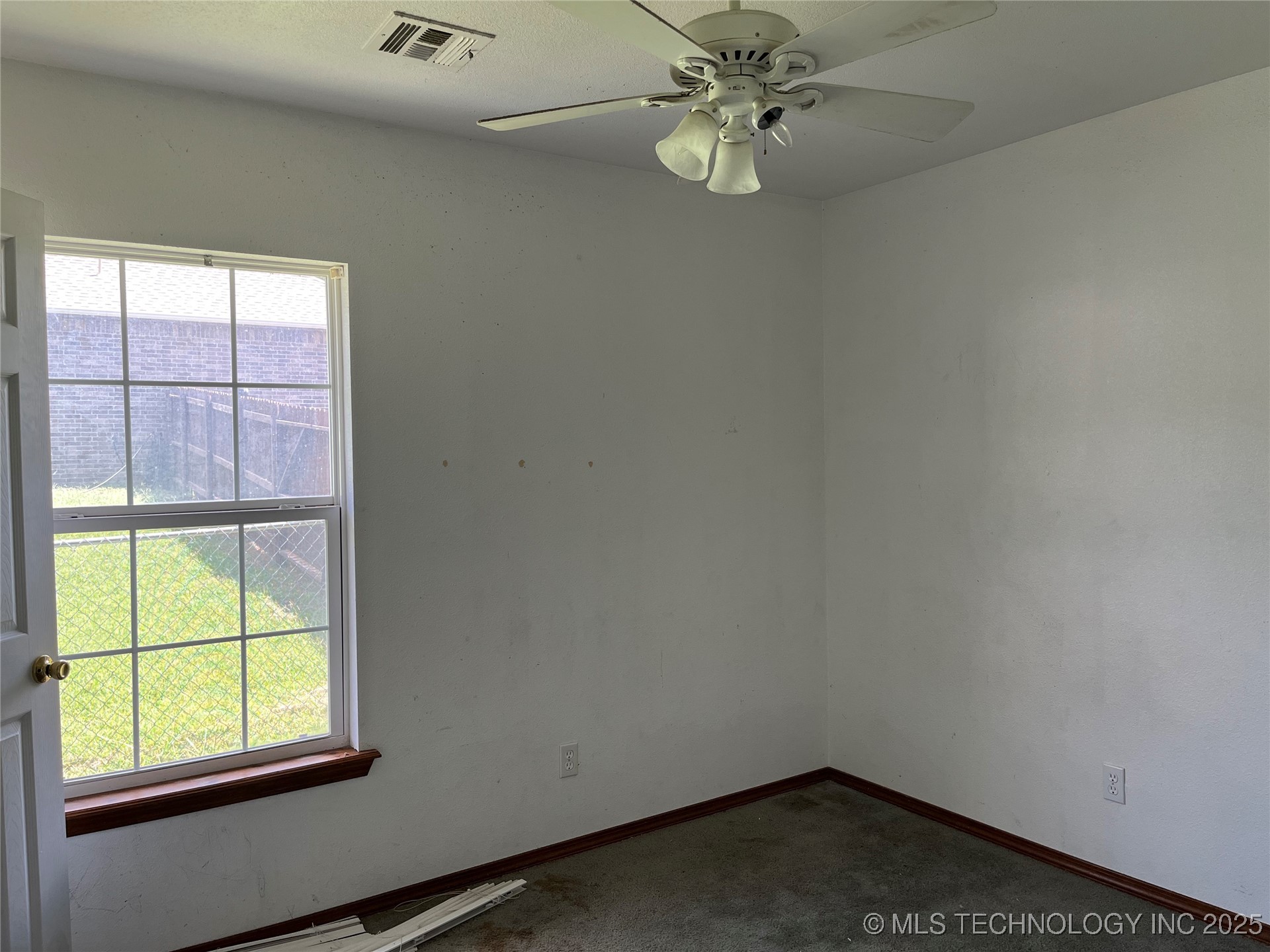 616 W Hickory Avenue Property Photo 6