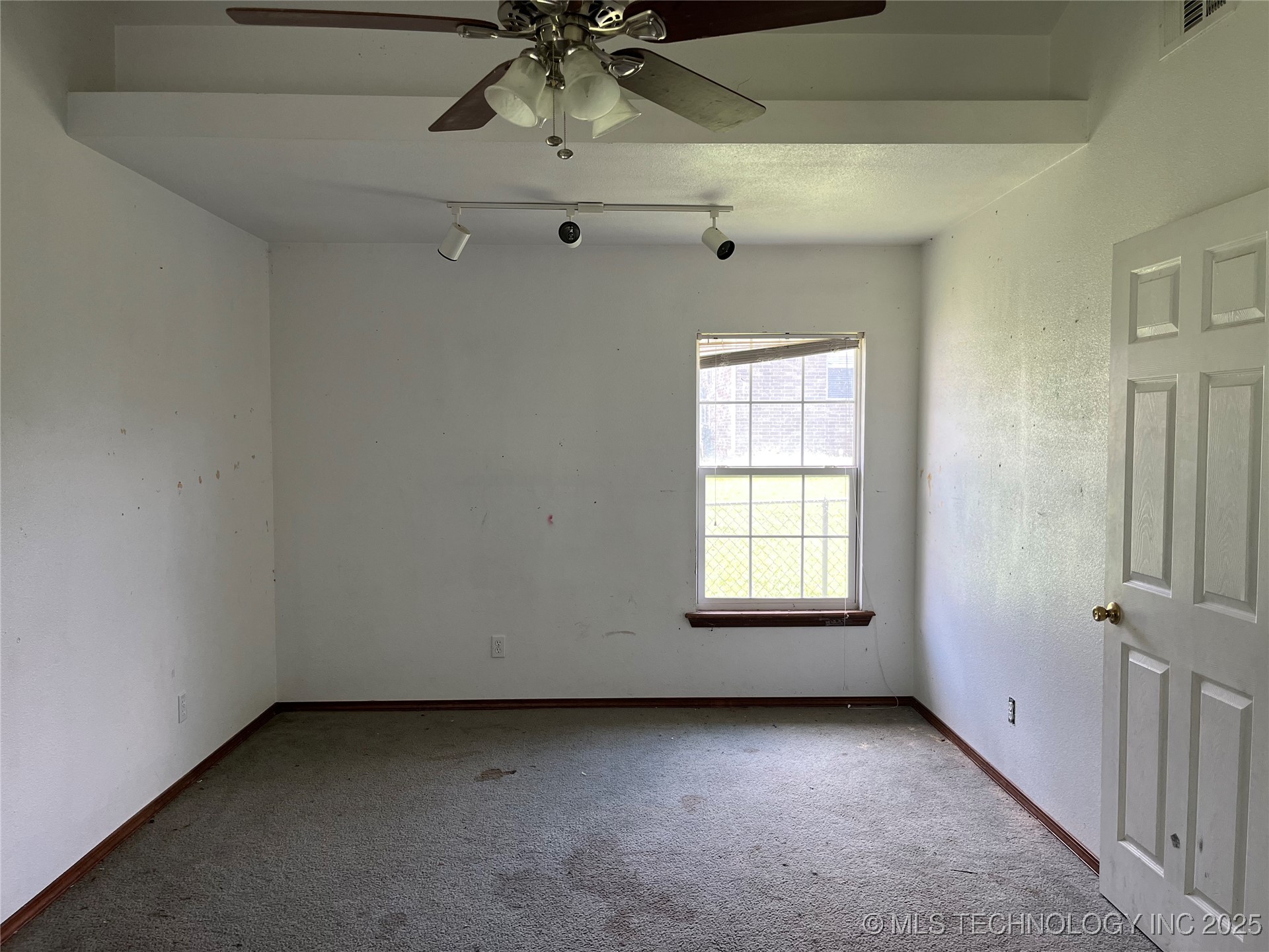 616 W Hickory Avenue Property Photo 10