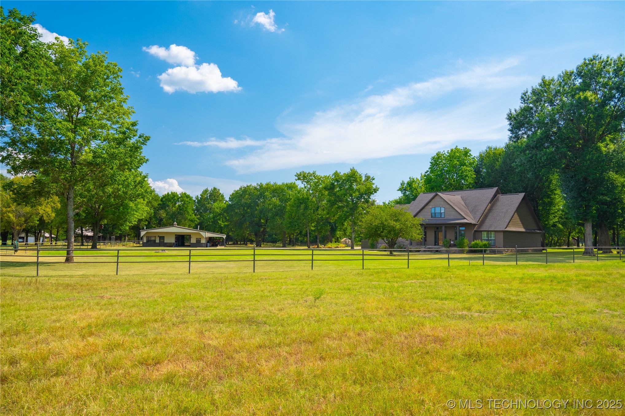 21540 E State Highway 31 Property Photo 1