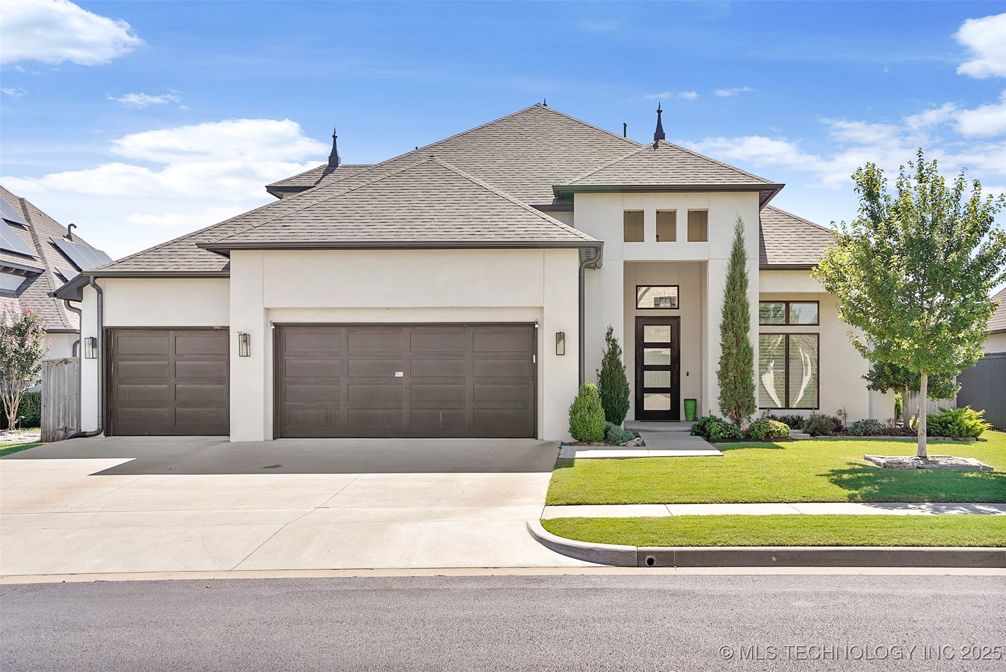 12015 S Urbana Avenue Property Photo 1