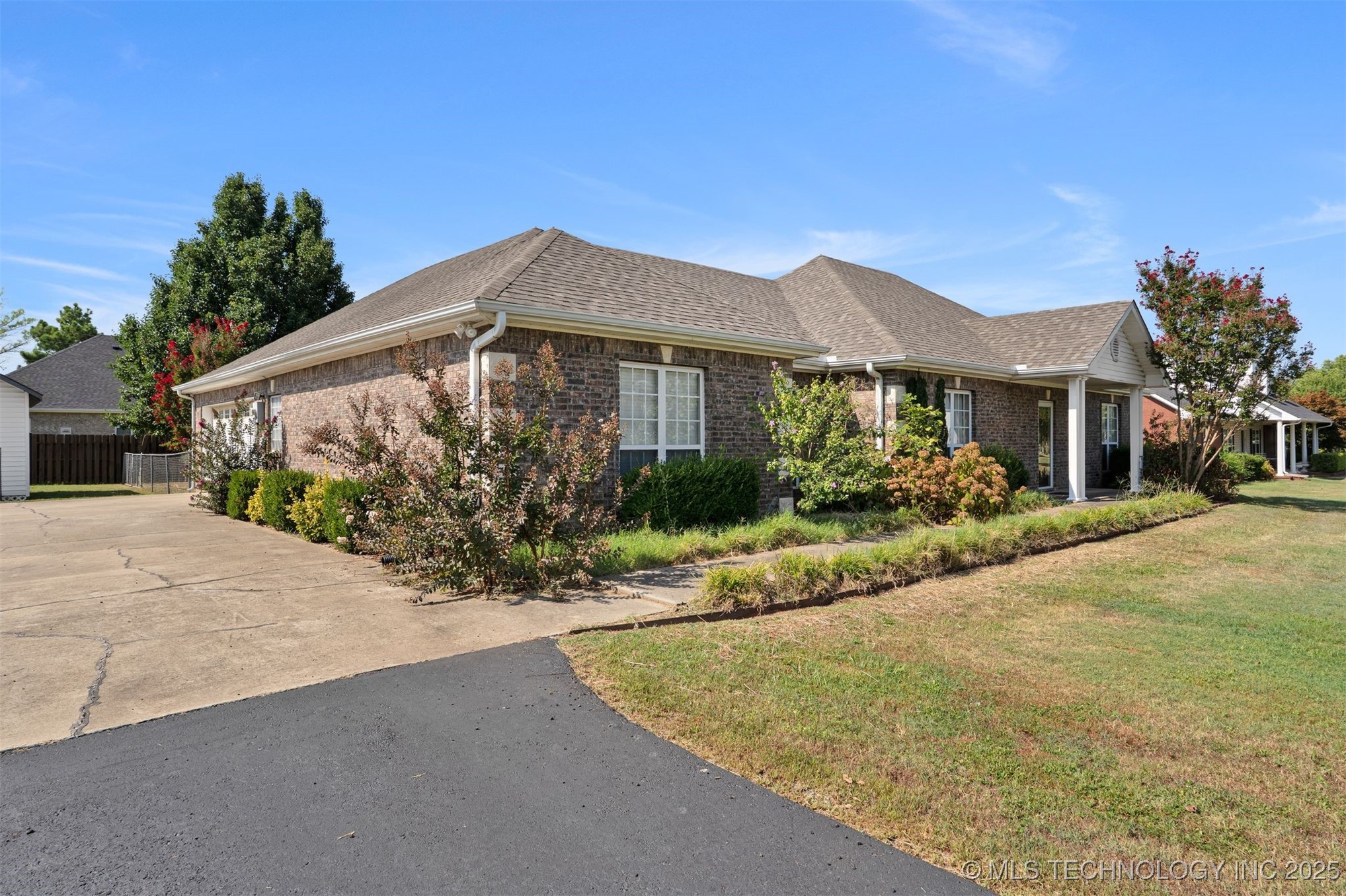 708 W Little Flower Drive Property Photo 3