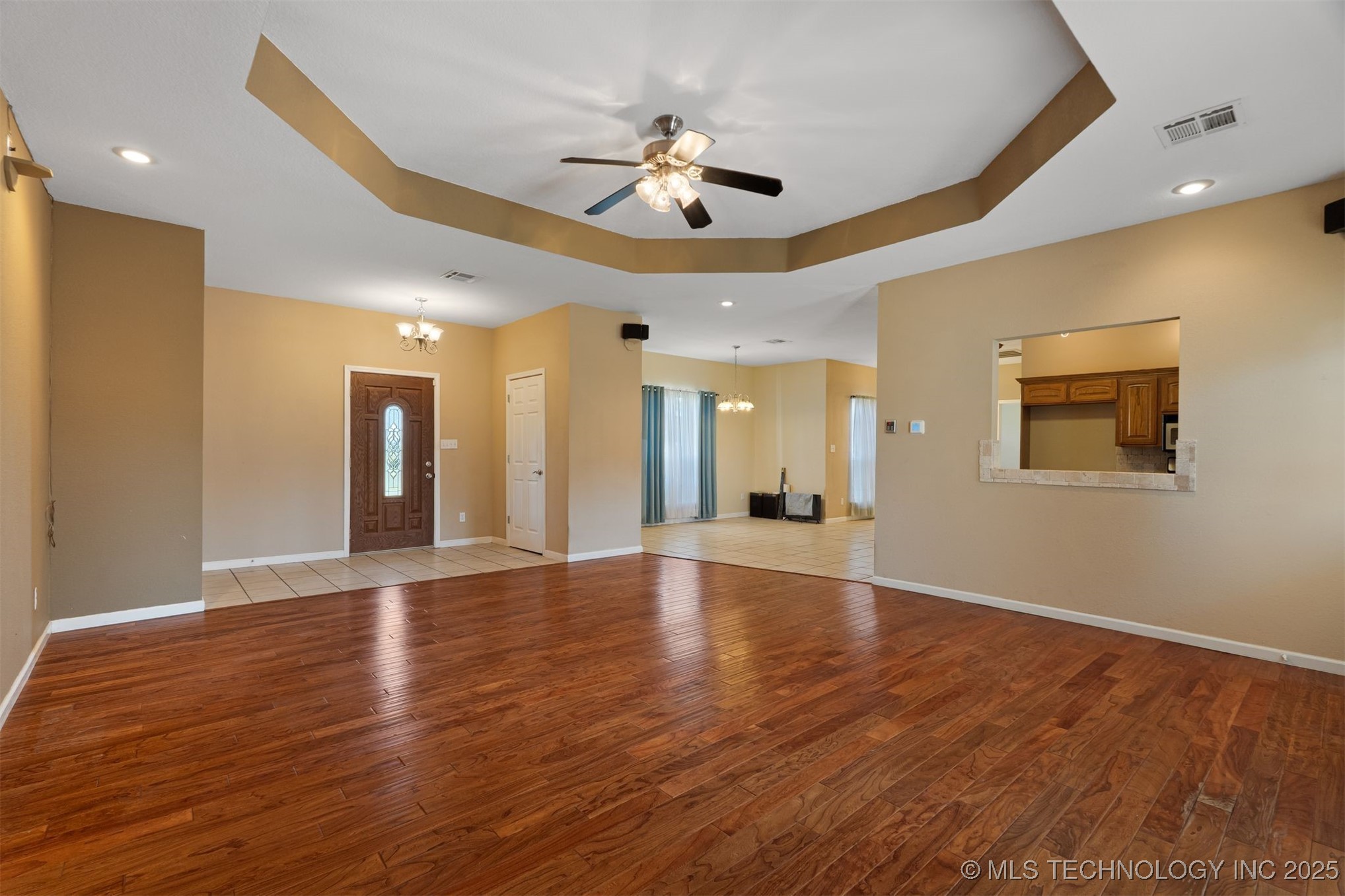 708 W Little Flower Drive Property Photo 6