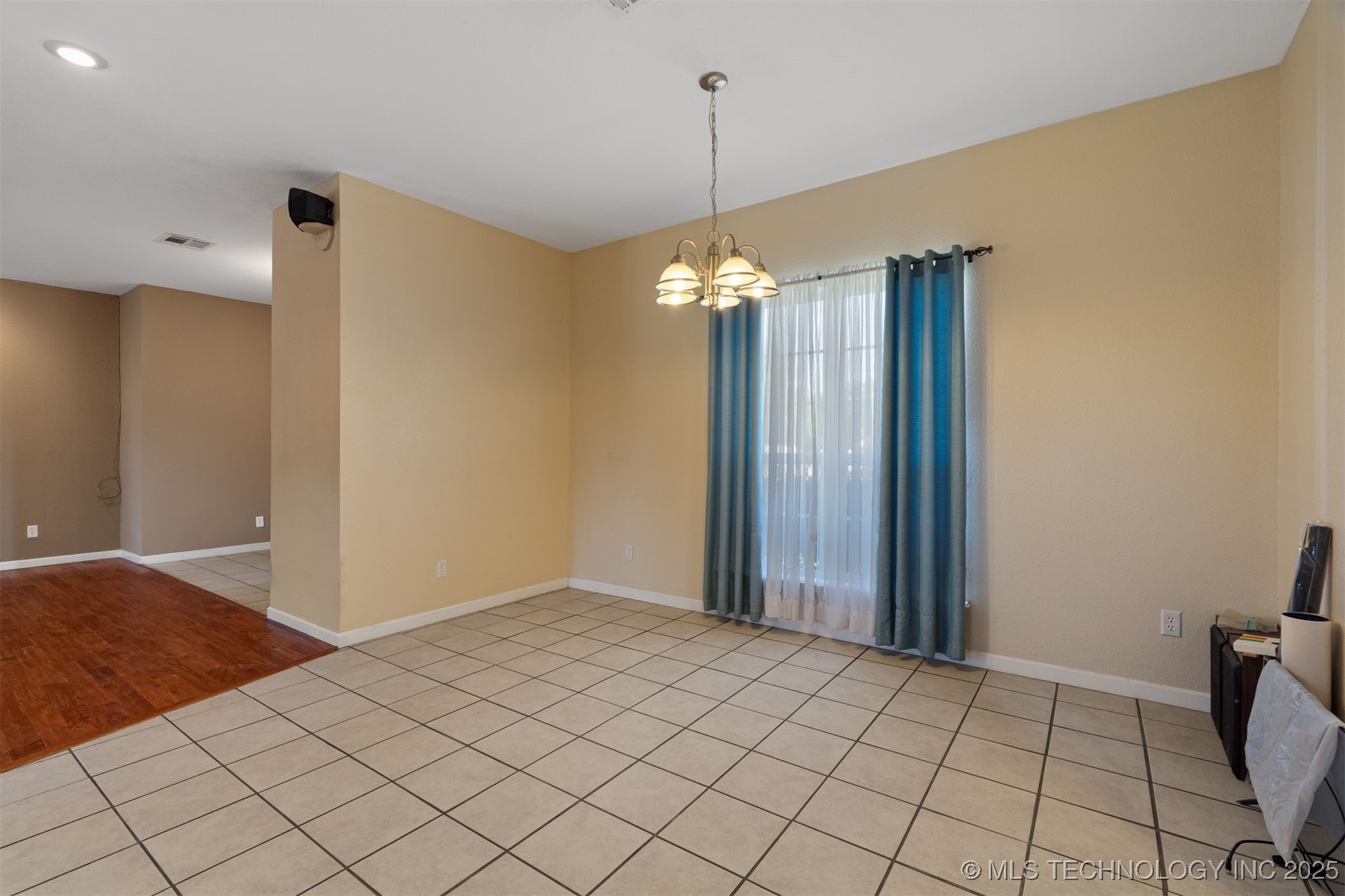 708 W Little Flower Drive Property Photo 7