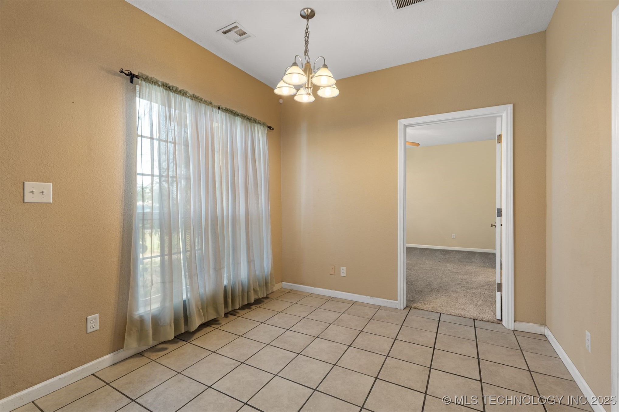 708 W Little Flower Drive Property Photo 9