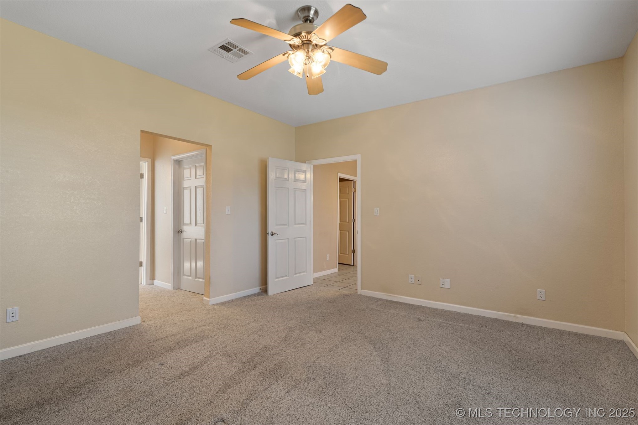 708 W Little Flower Drive Property Photo 15