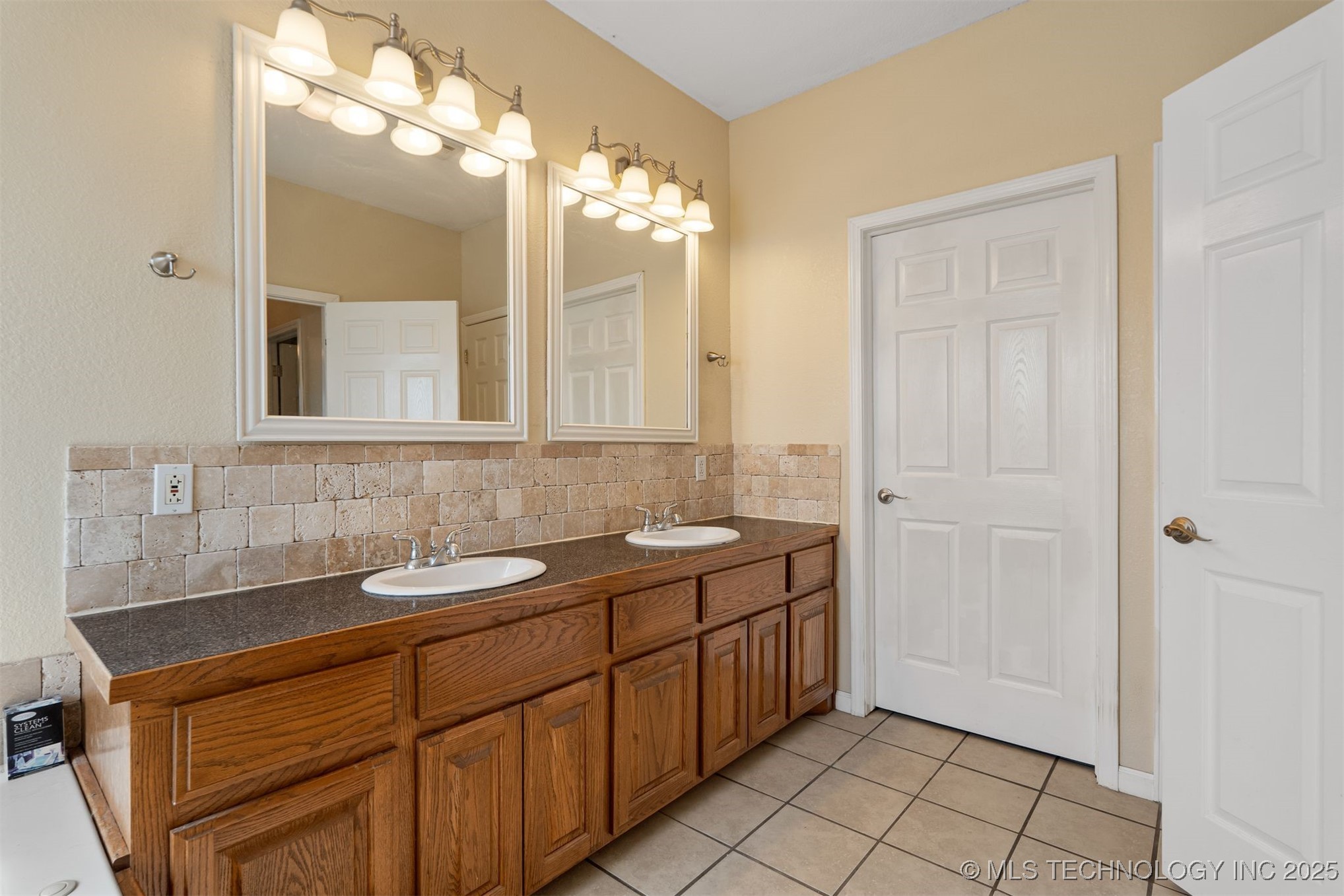 708 W Little Flower Drive Property Photo 17