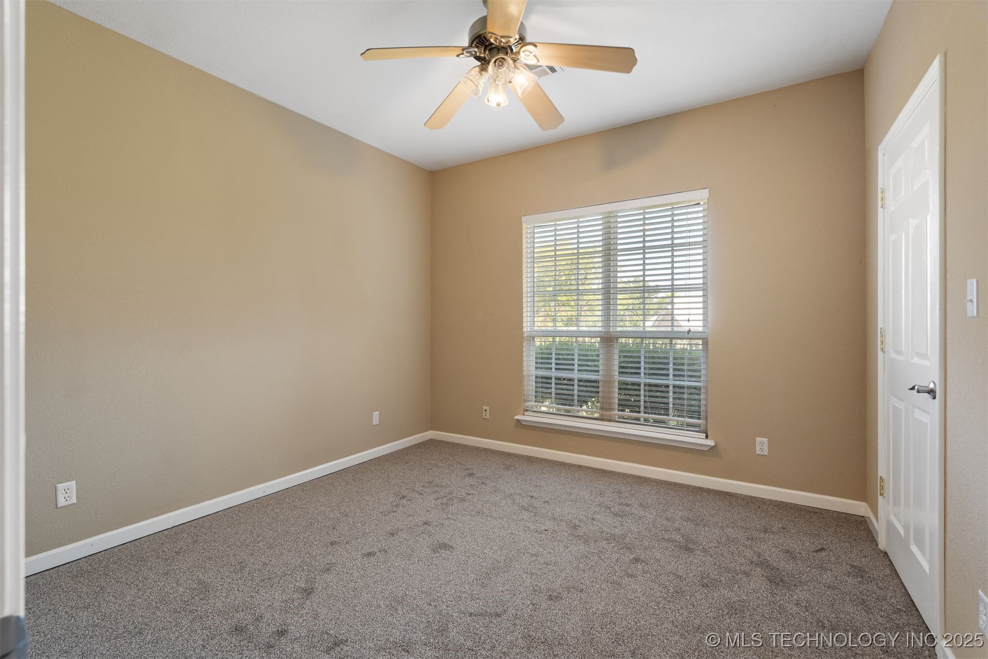 708 W Little Flower Drive Property Photo 19