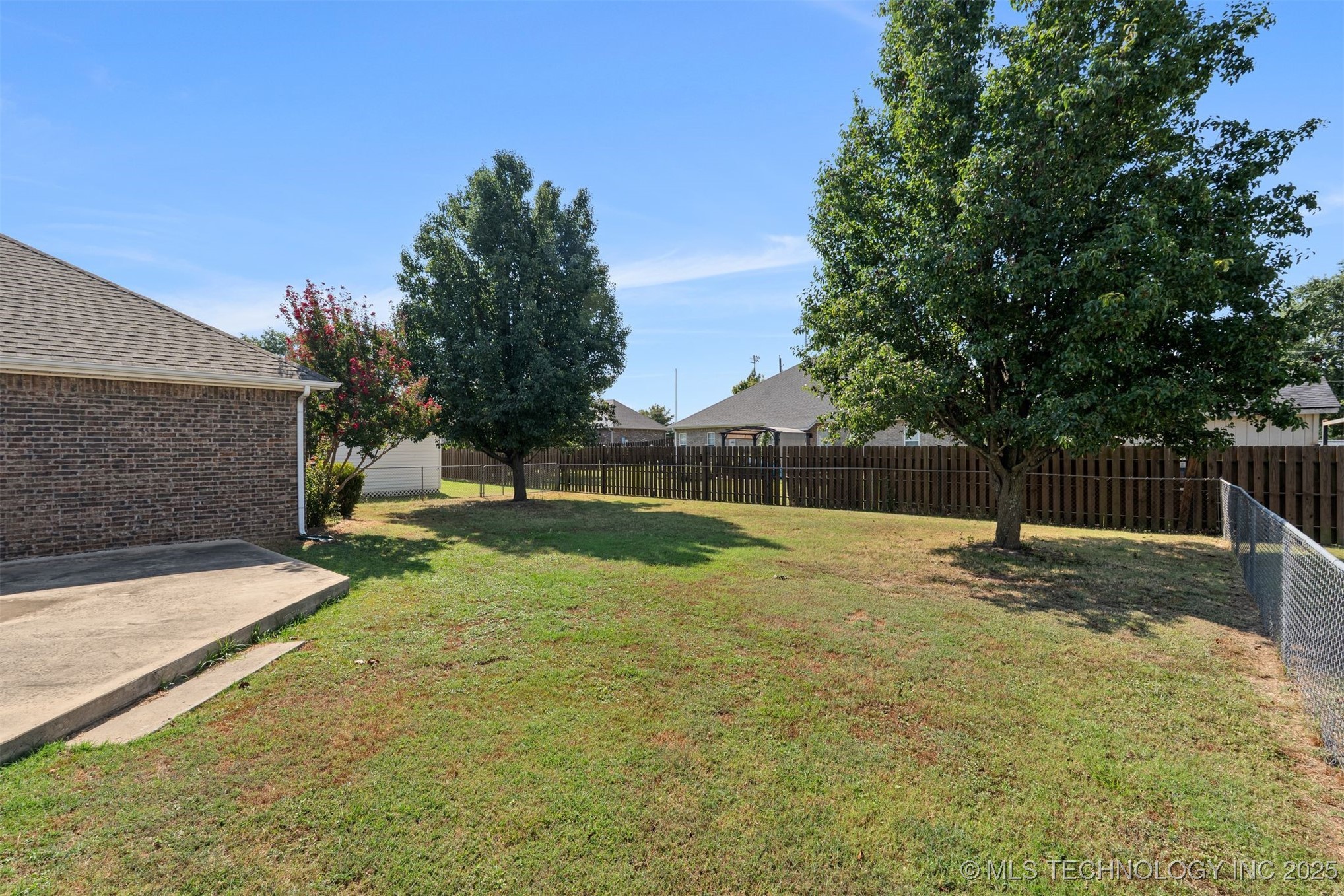 708 W Little Flower Drive Property Photo 25