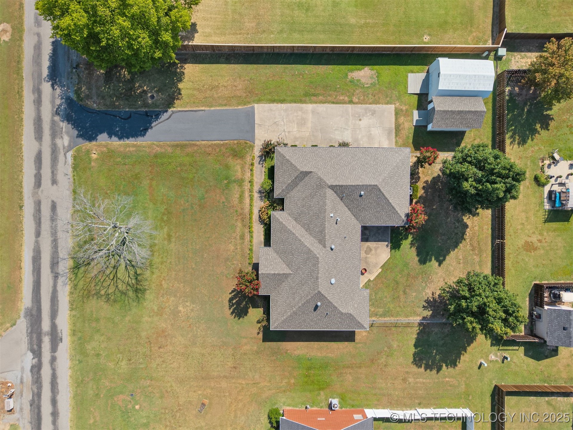 708 W Little Flower Drive Property Photo 33