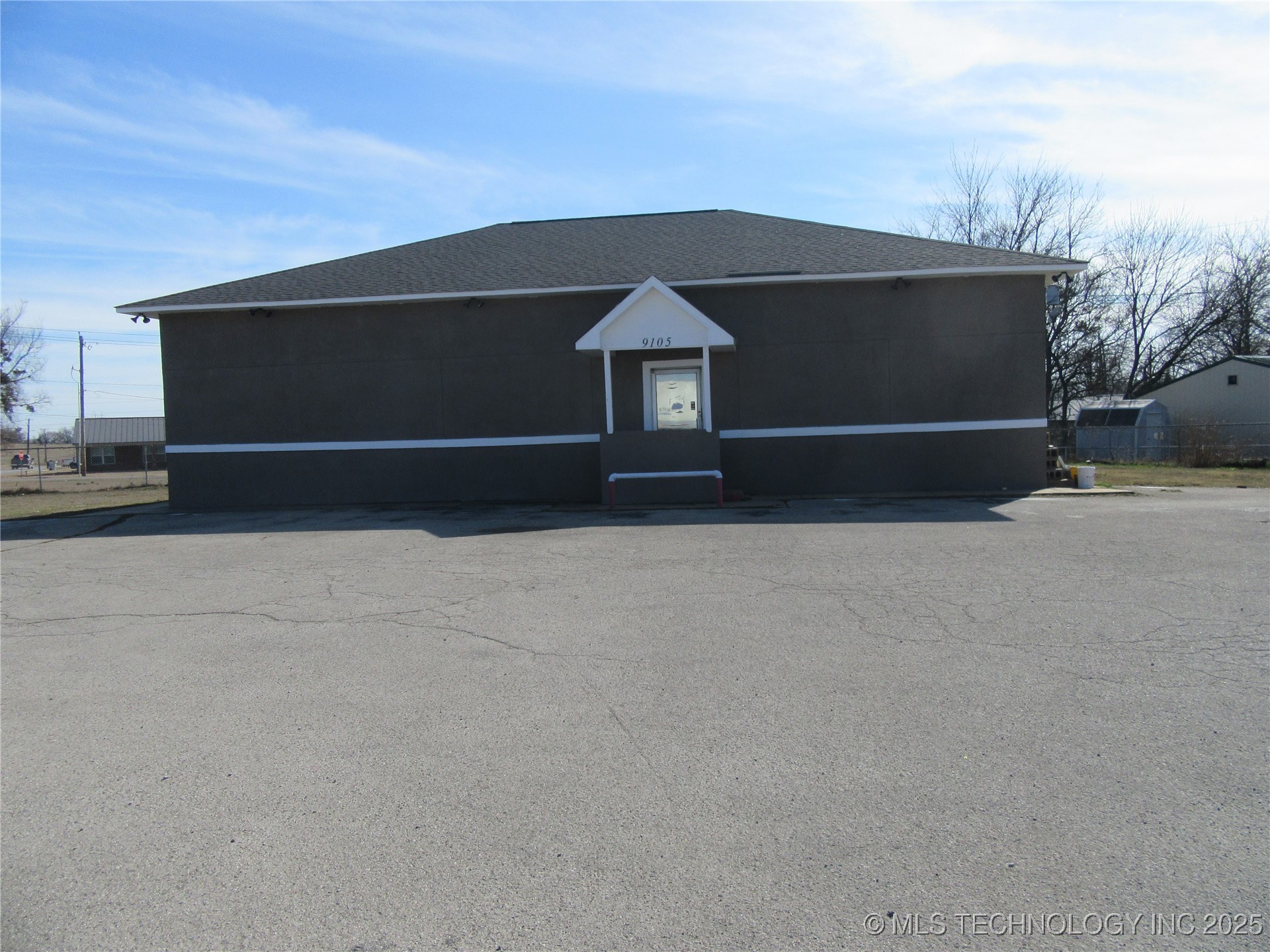 9105 S Us Hwy 69 Property Photo 1