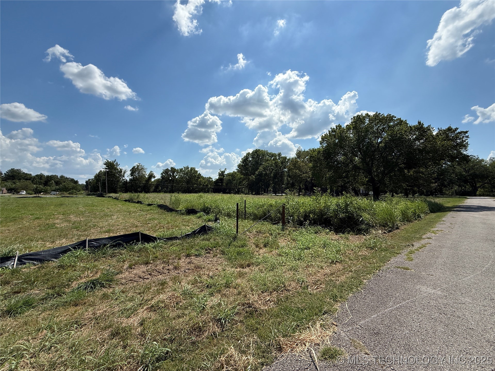 96 Street N Property Photo 2