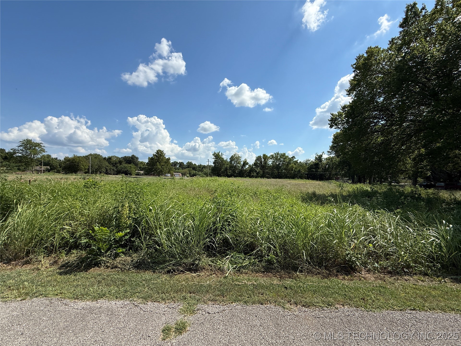 96 Street N Property Photo 3