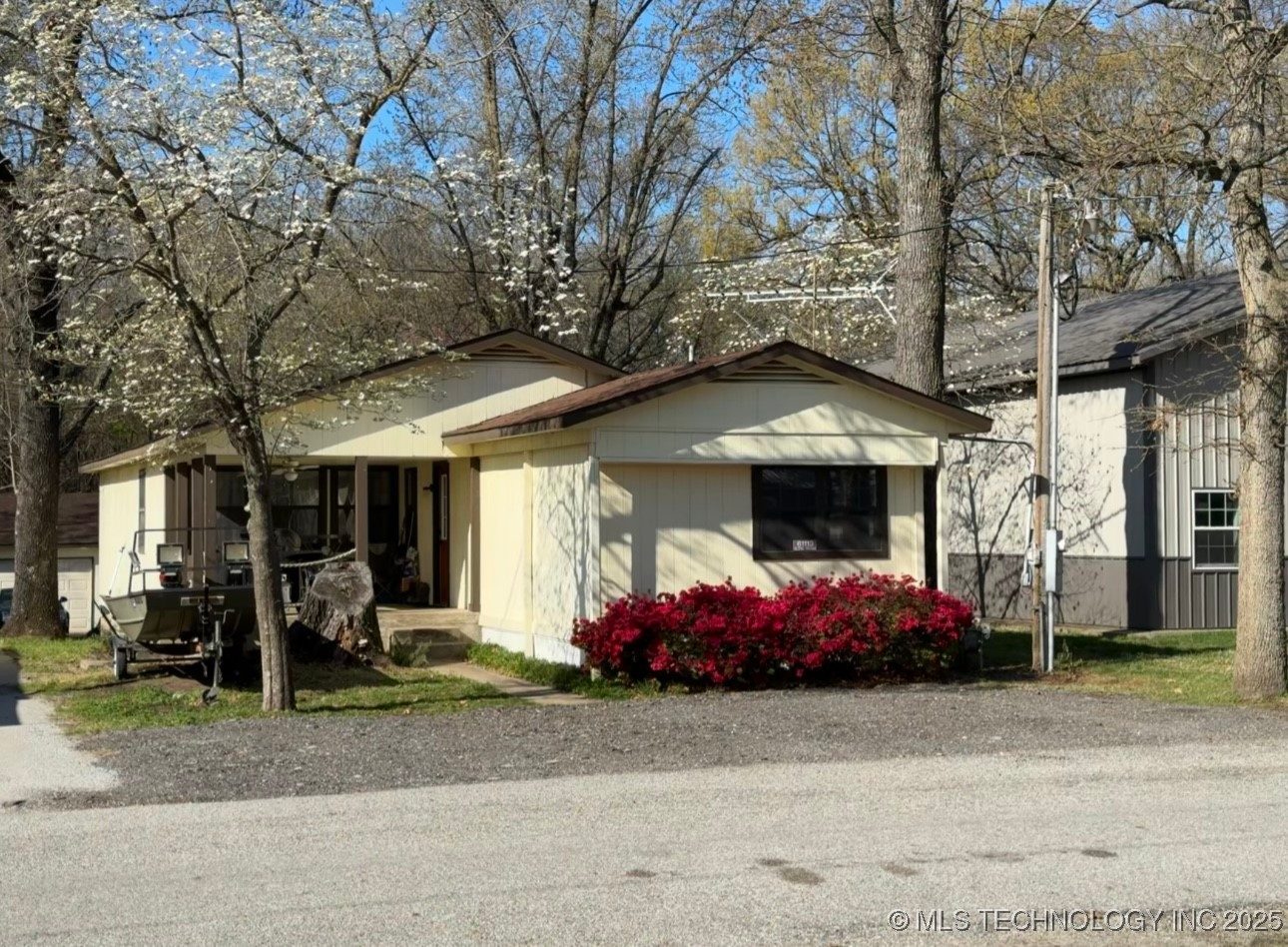 61113 E 310 Road Property Photo 1