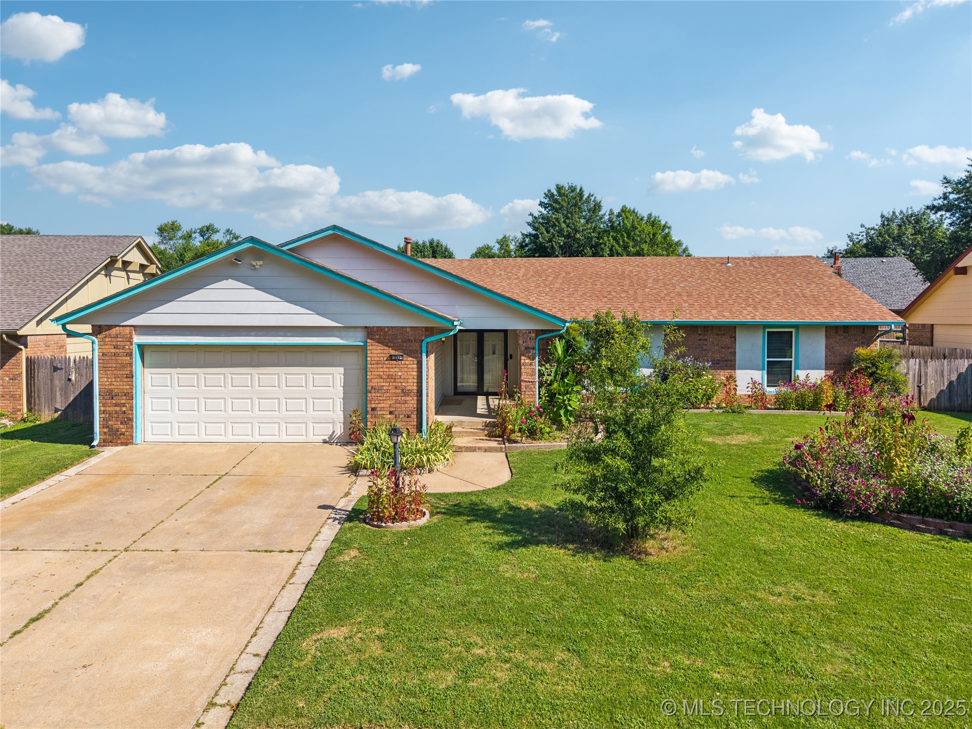 12517 E 38th Street Property Photo 1