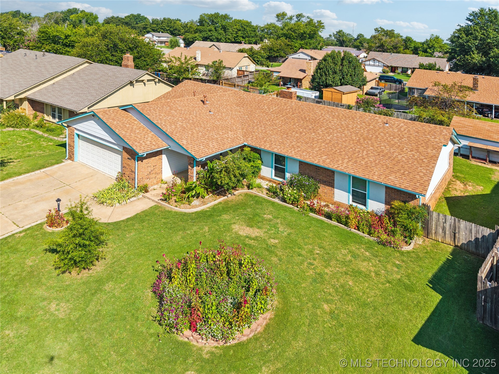 12517 E 38th Street Property Photo 2