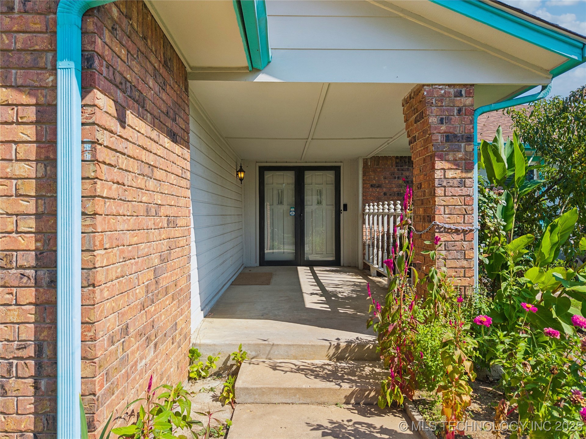 12517 E 38th Street Property Photo 4