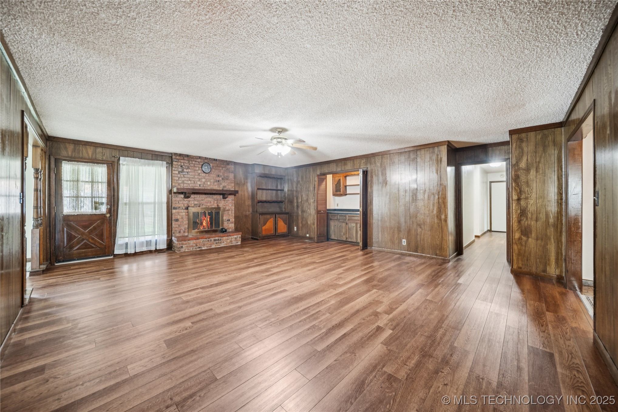 12517 E 38th Street Property Photo 6