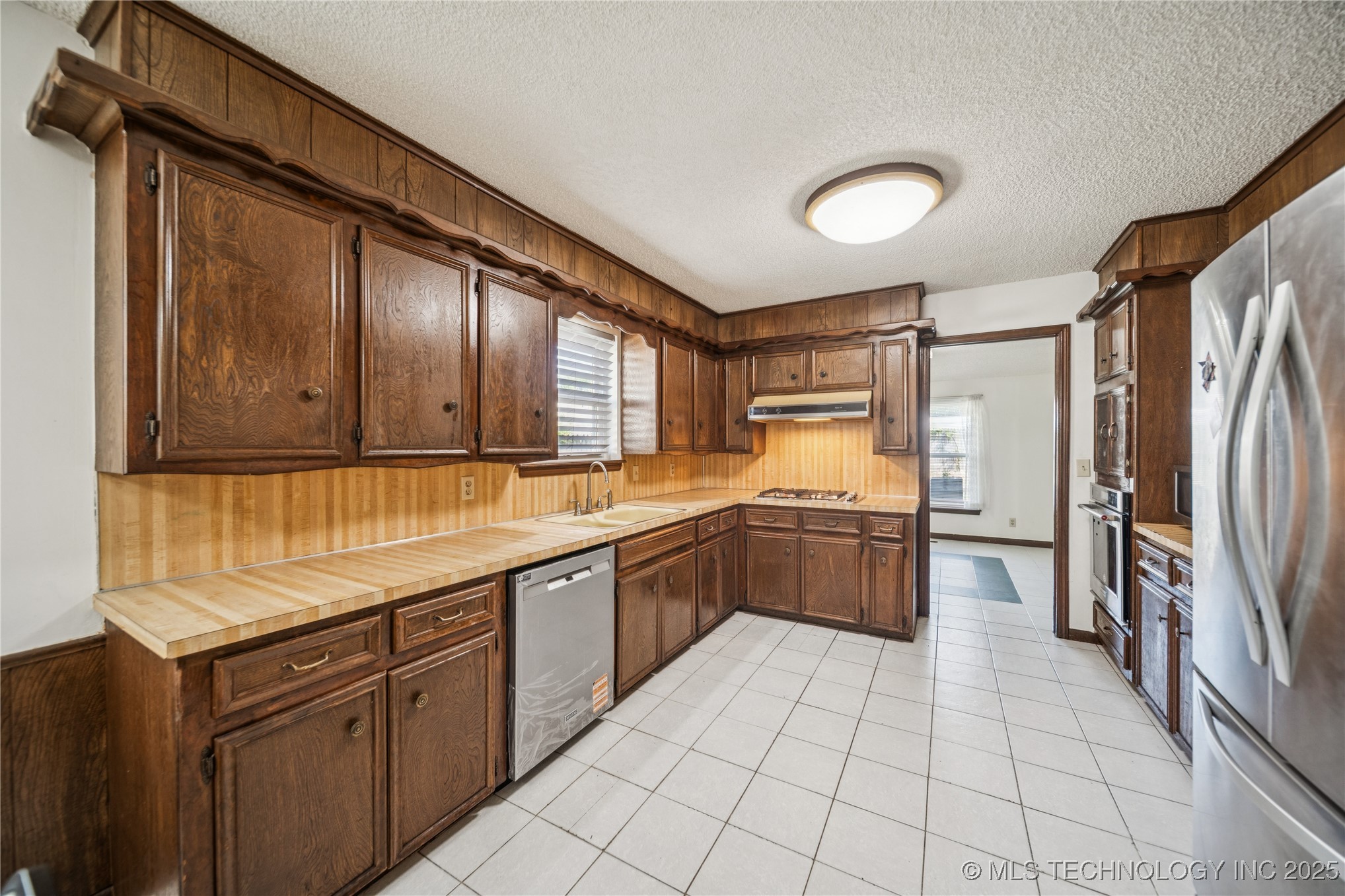 12517 E 38th Street Property Photo 11