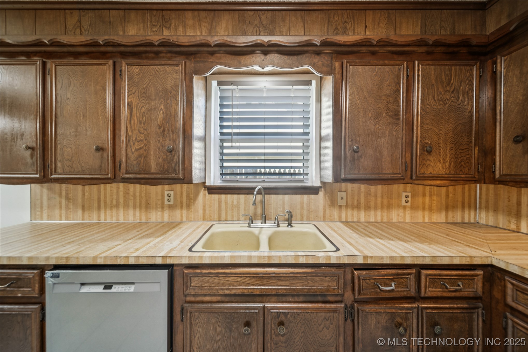 12517 E 38th Street Property Photo 12