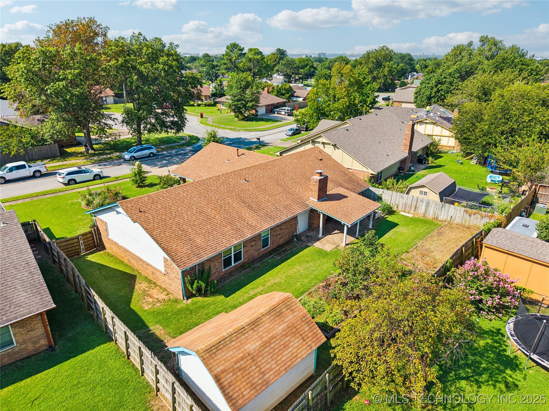 12517 E 38th Street Property Photo 30