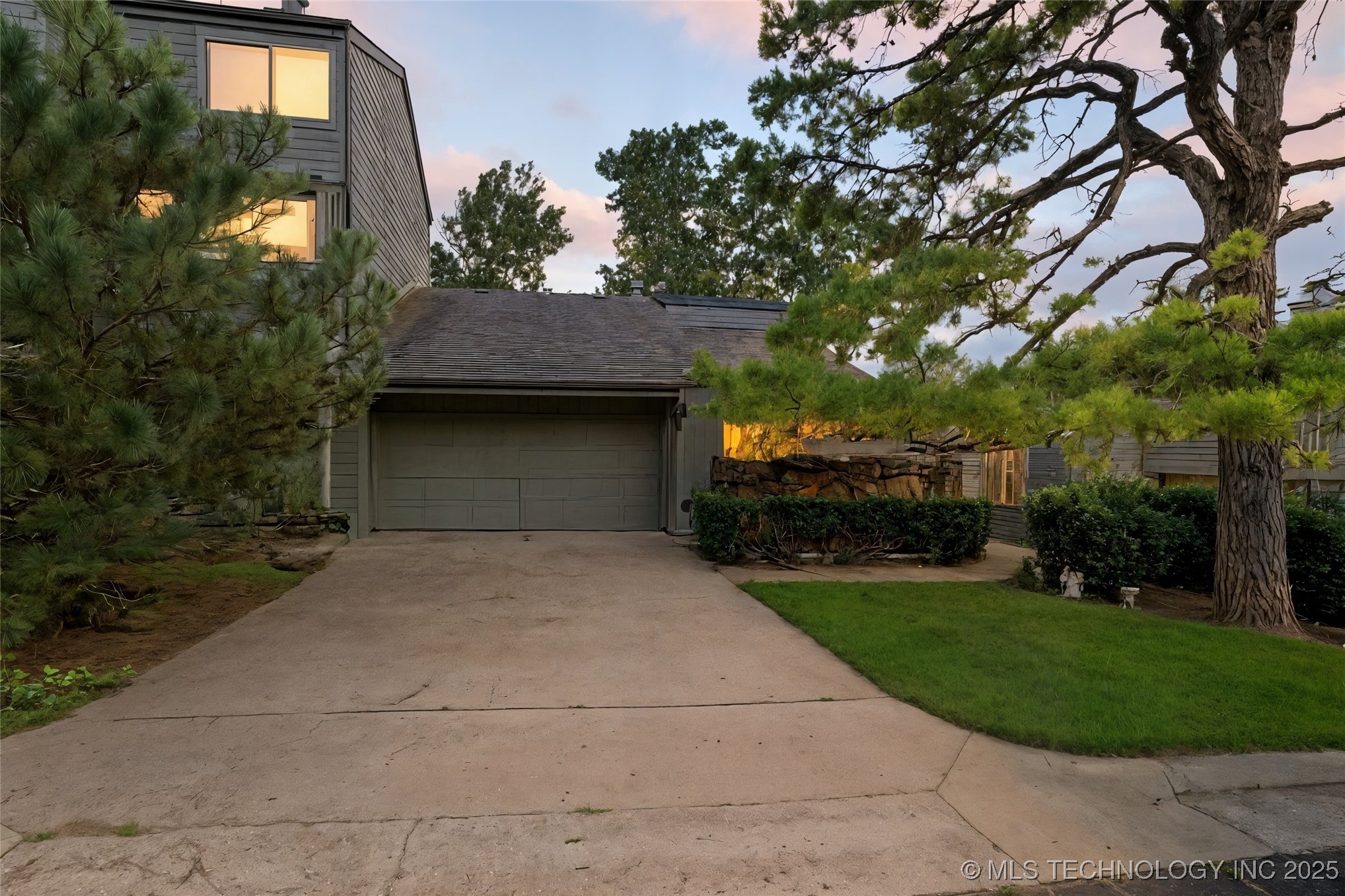 7436 S Winston Place 502 Property Photo 1