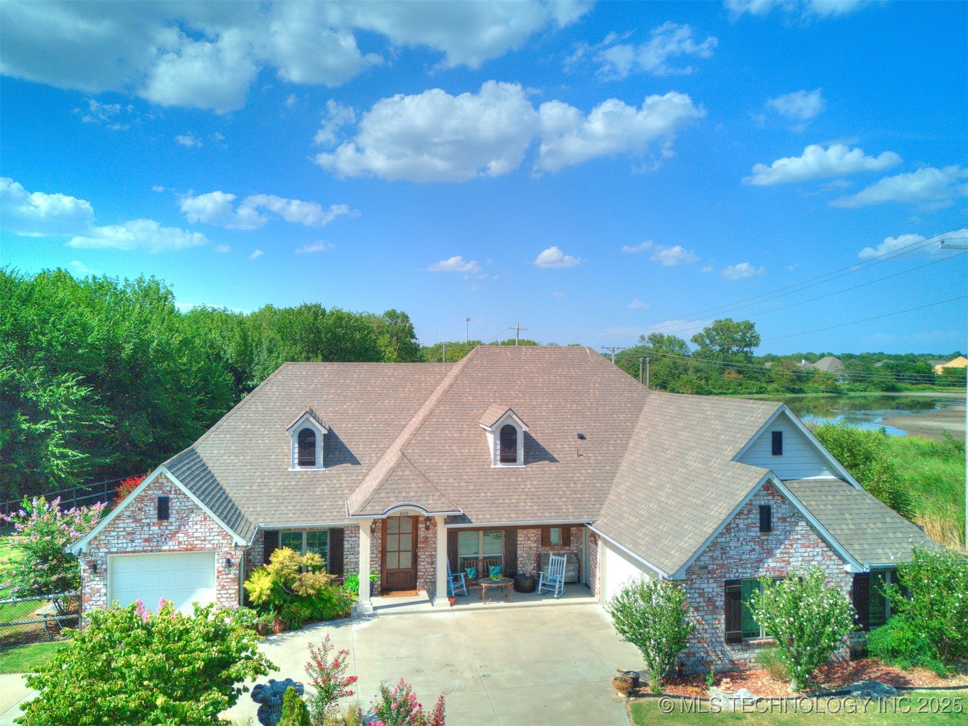 8018 N 144th Avenue E Property Photo 1