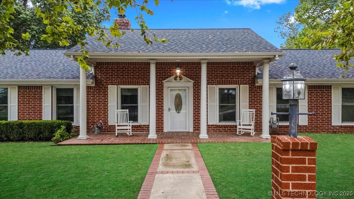 8 E Carriage Road Property Photo 2