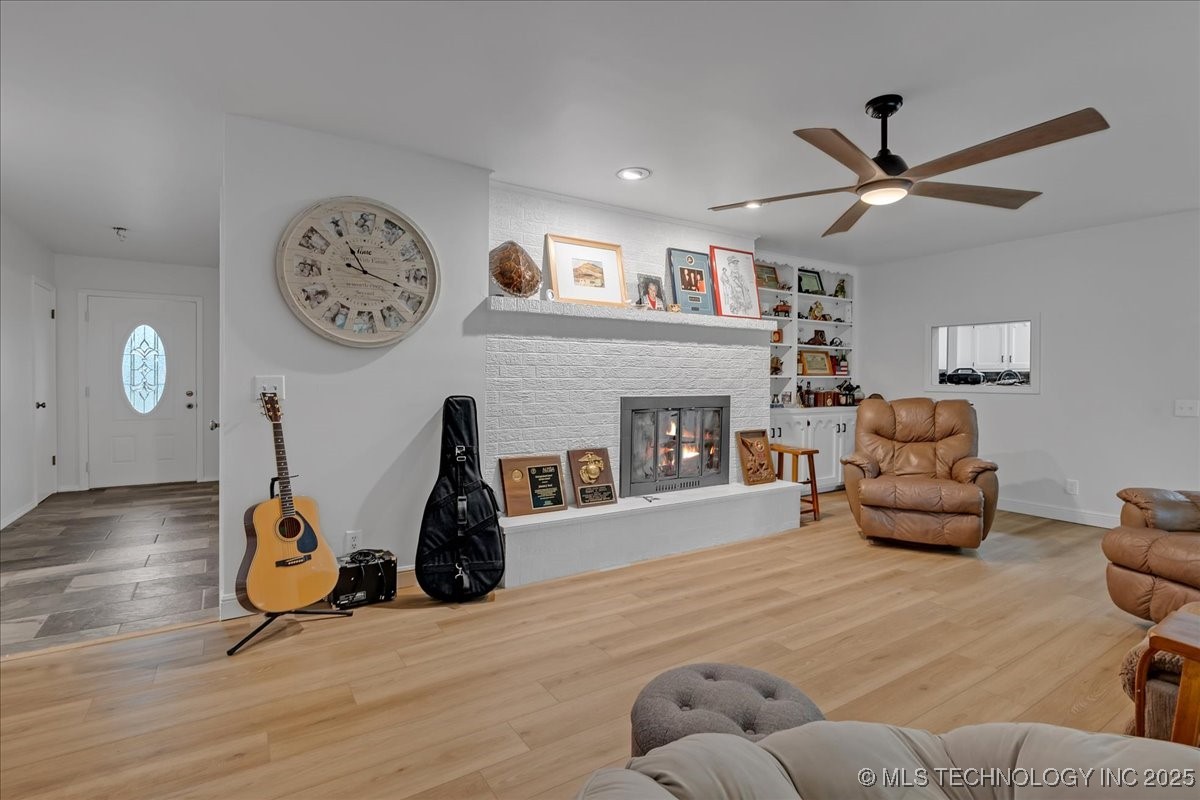 8 E Carriage Road Property Photo 3