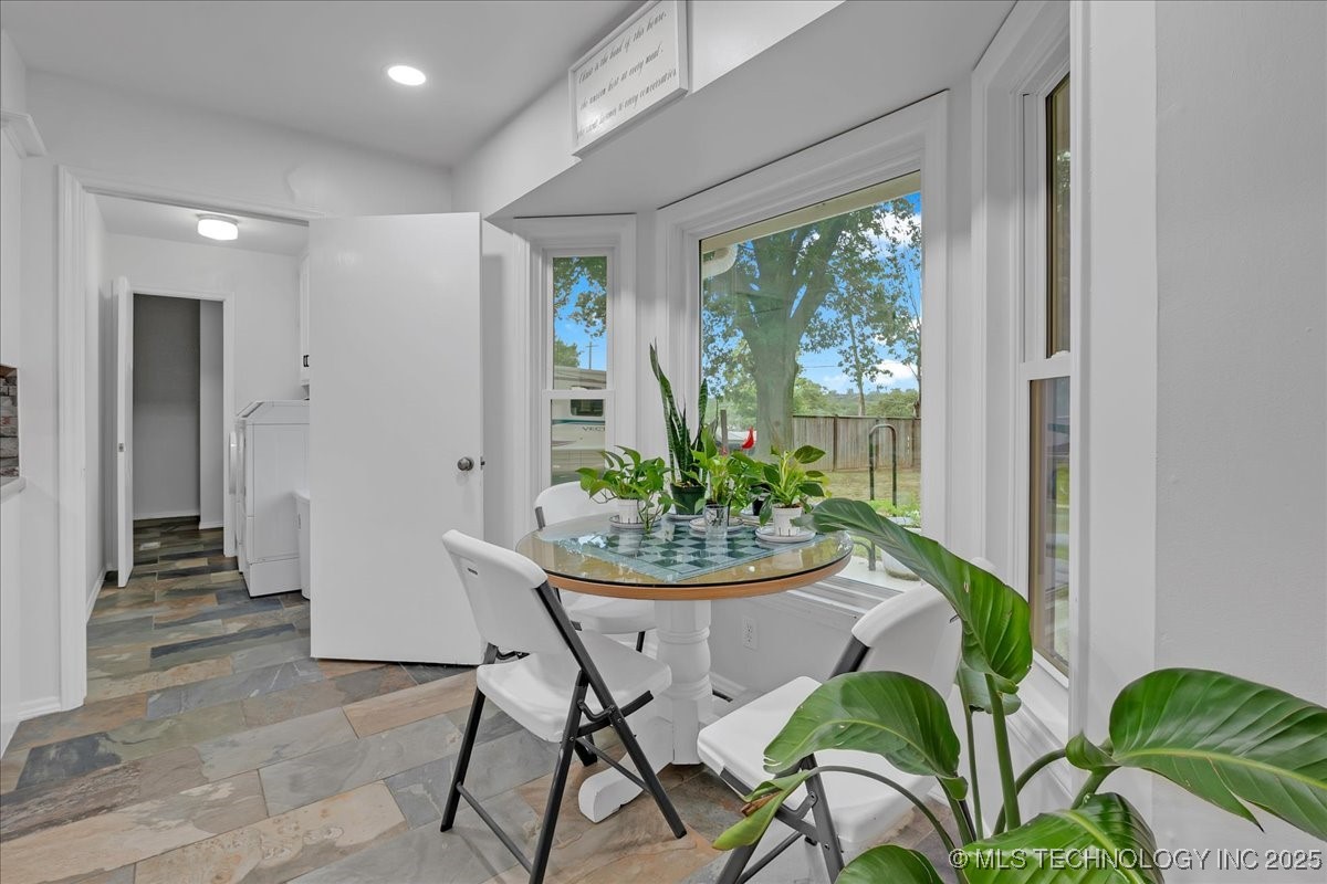 8 E Carriage Road Property Photo 6