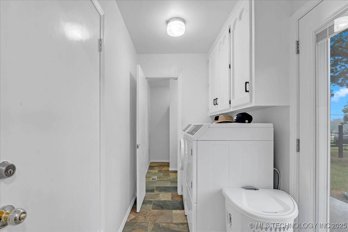 8 E Carriage Road Property Photo 8