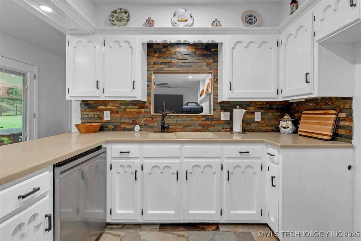 8 E Carriage Road Property Photo 13