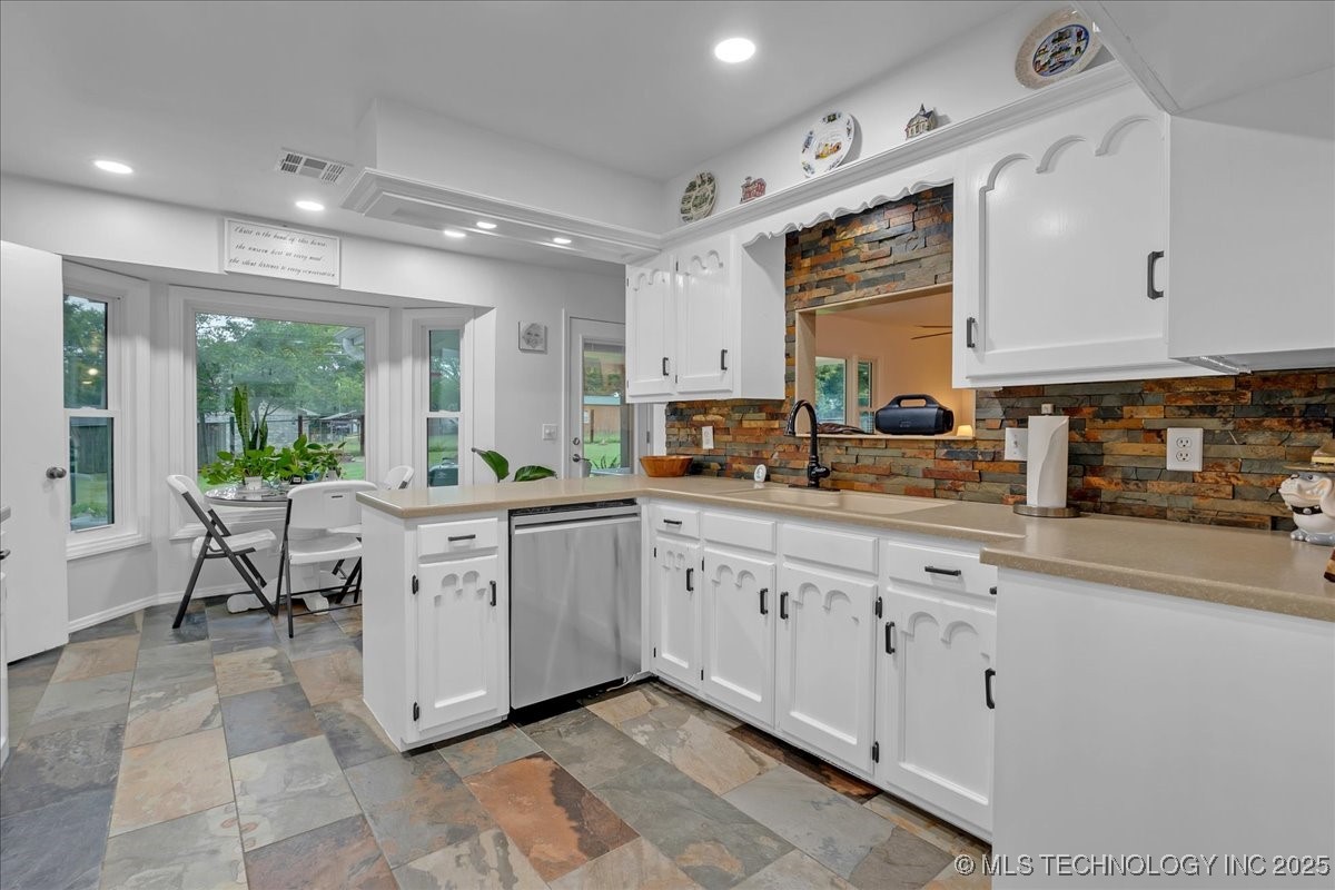 8 E Carriage Road Property Photo 14