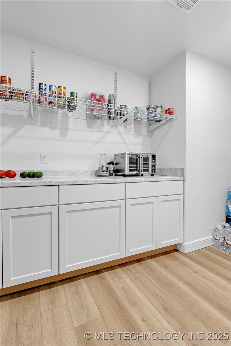 8 E Carriage Road Property Photo 17