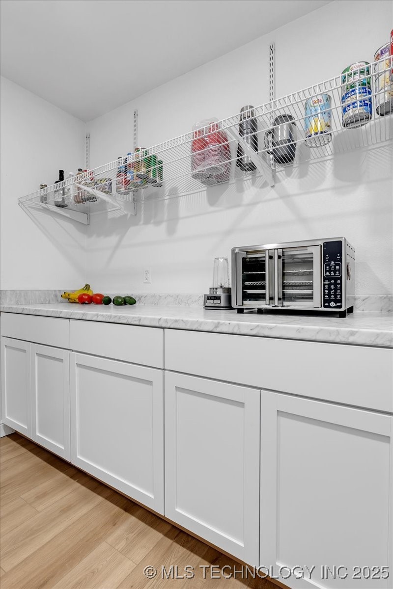 8 E Carriage Road Property Photo 18