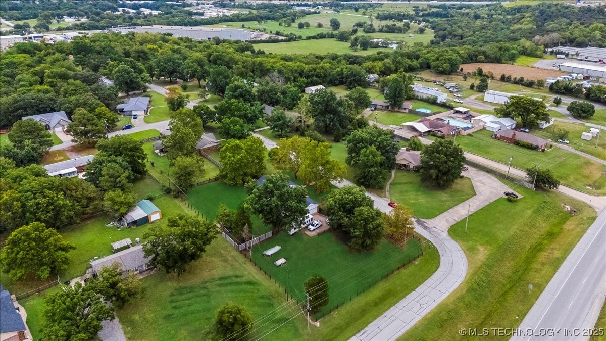 8 E Carriage Road Property Photo 35