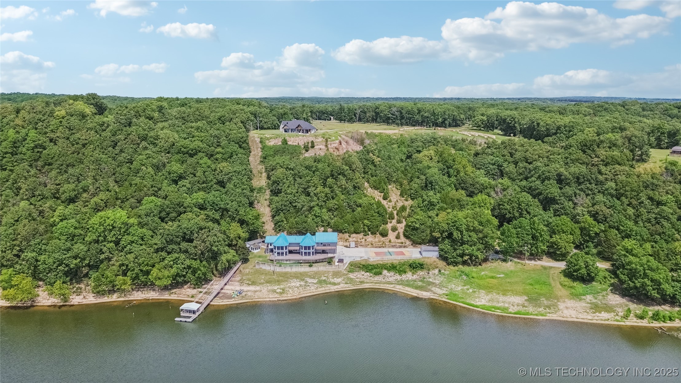 662 Se 4439 Loop Property Photo 2