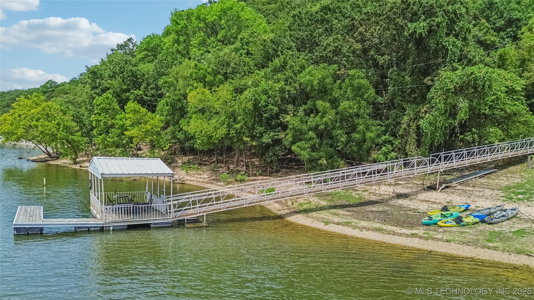 662 Se 4439 Loop Property Photo 5