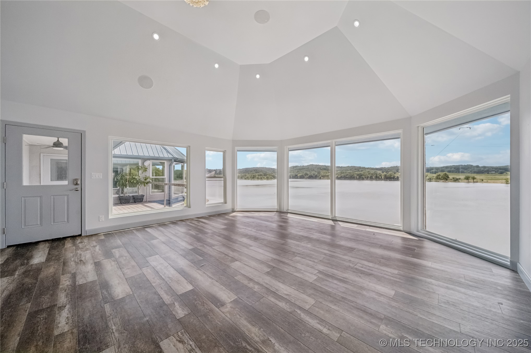 662 Se 4439 Loop Property Photo 34