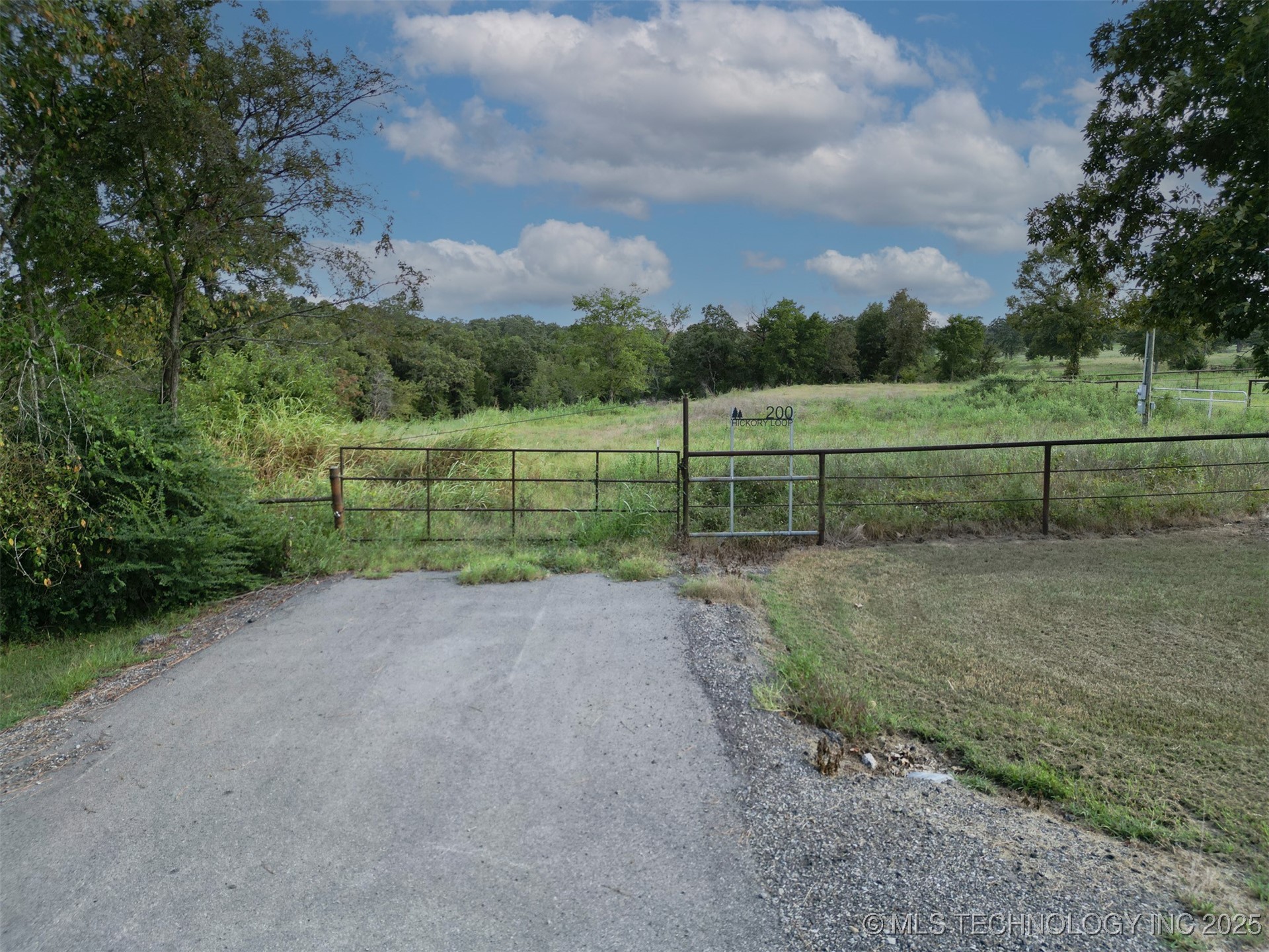 200 Hickory Loop Property Photo 1