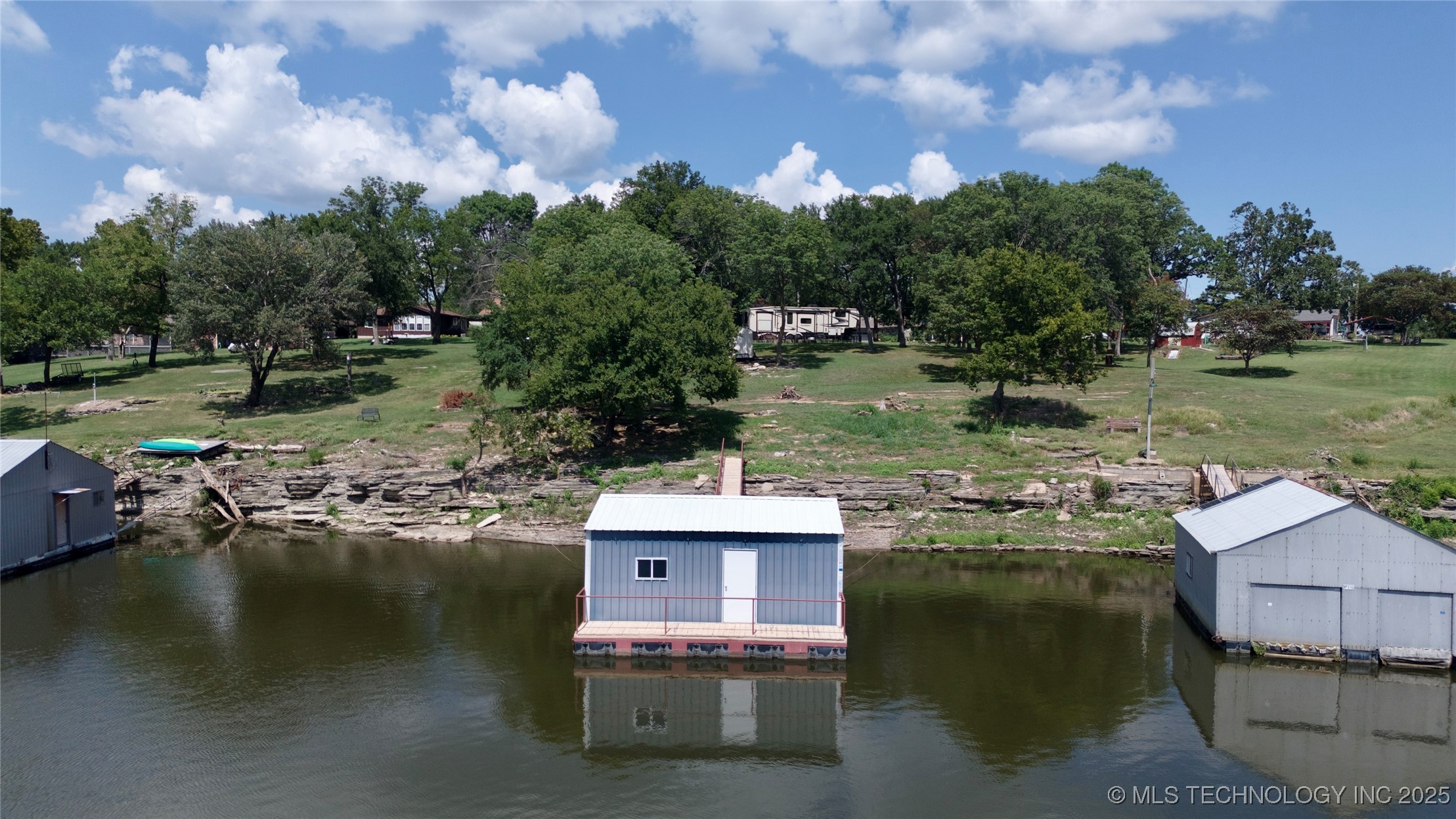 112 Cove Lane Property Photo 1