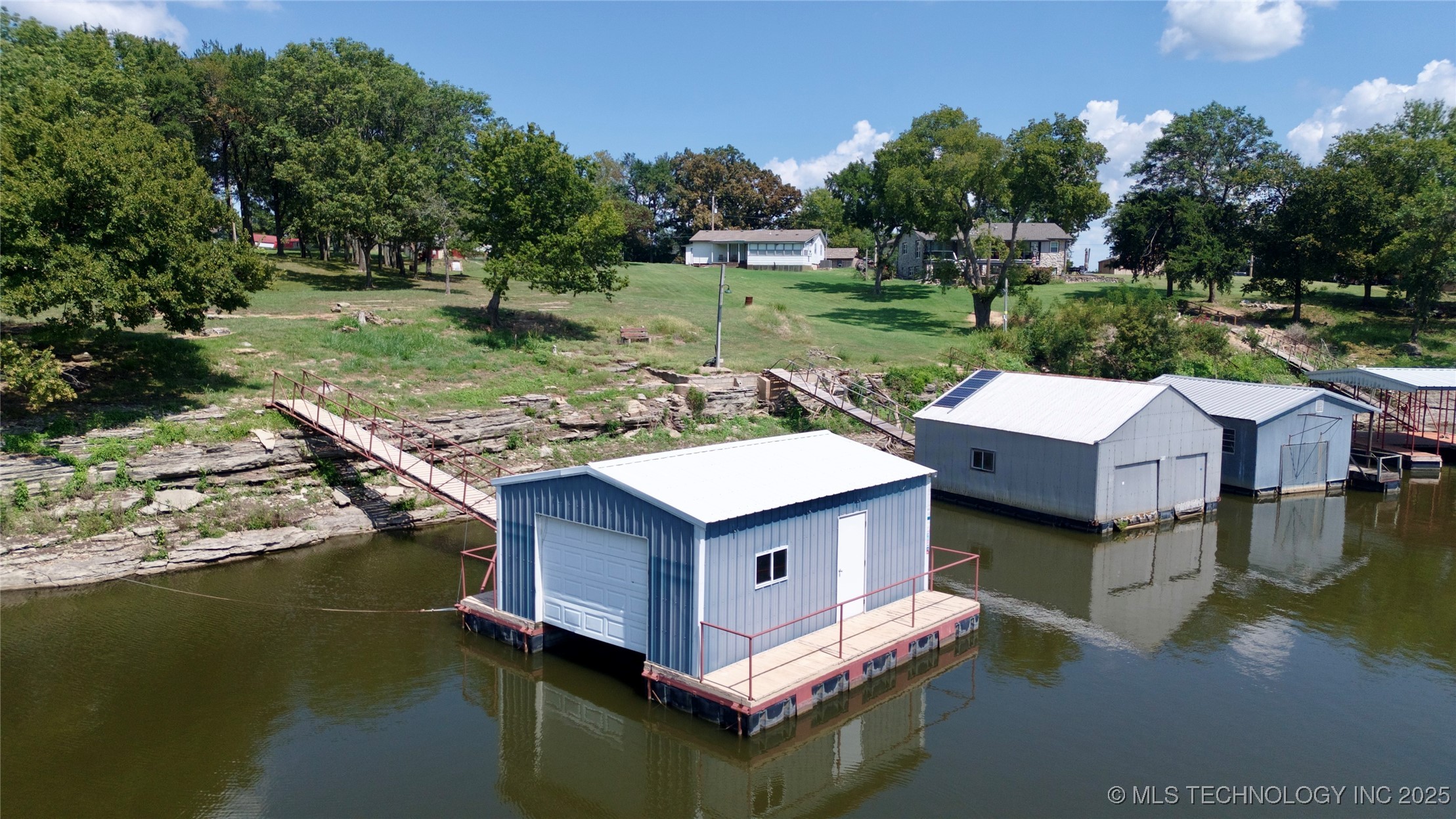 112 Cove Lane Property Photo 4