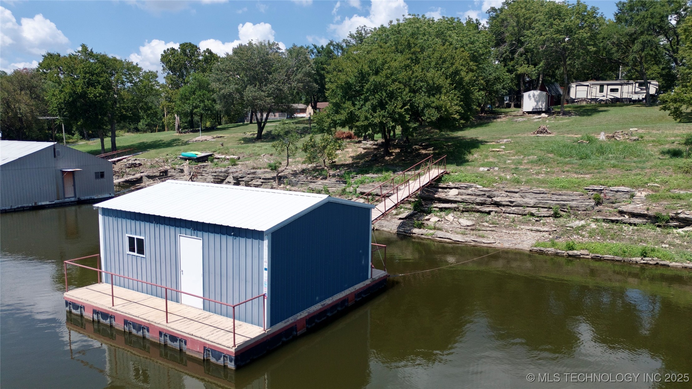 112 Cove Lane Property Photo 5