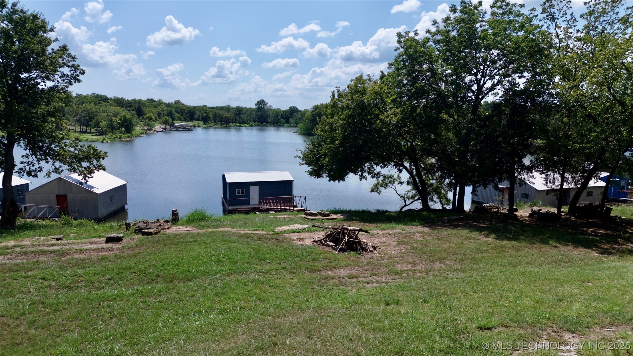 112 Cove Lane Property Photo 6