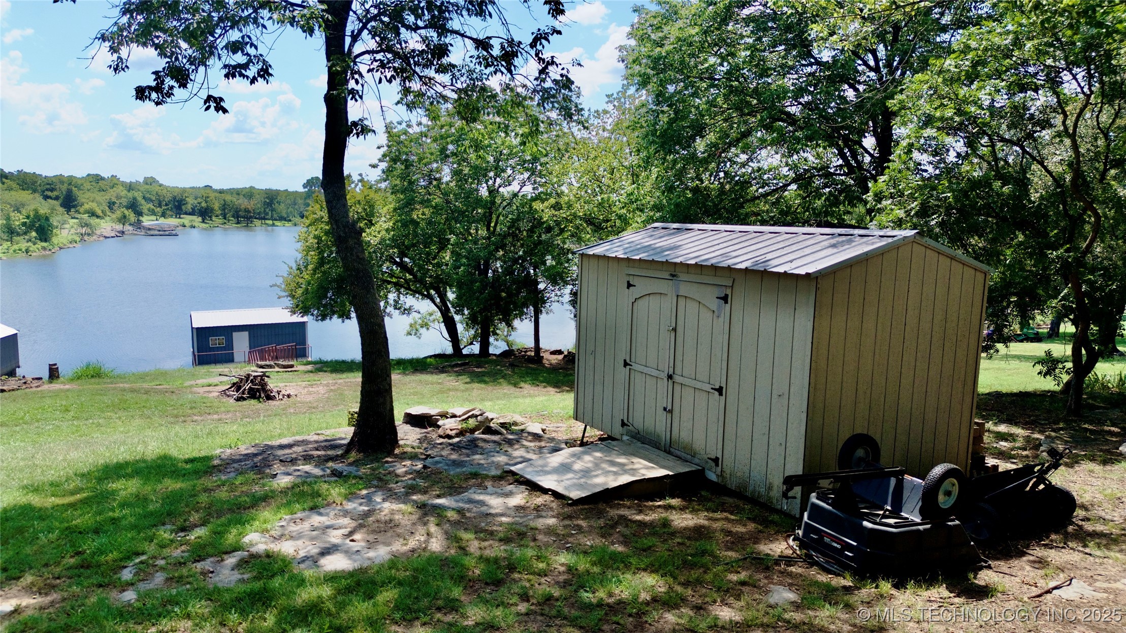 112 Cove Lane Property Photo 7