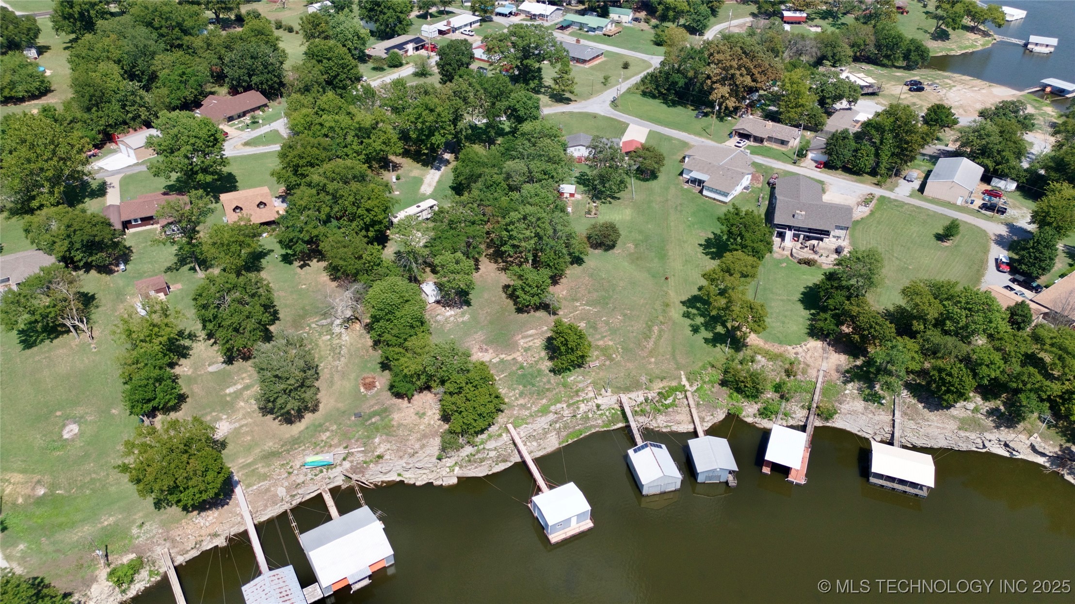 112 Cove Lane Property Photo 8